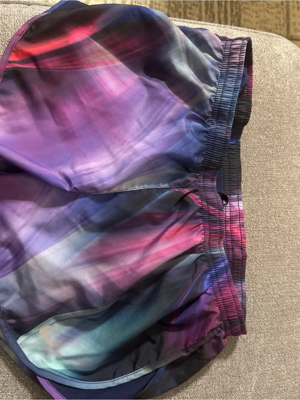 NIKE WOMENS MEDIUM RUNNING SHORTS EUC